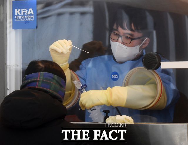 서울시 코로나19 확진자가 약 세 달 만에 두 자릿수를 기록했다. /이동률 기자