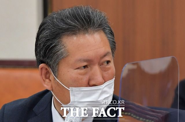 정청래 더불어민주당 의원은 21일 '대통령 먼저 백신을 맞으라'는 유승민 전 의원 제안에 "국가원수가 실험대상이냐"고 힐난했다. 지난해 12월 국회 교육위 전체회의에서 발언하는 정 의원. /남윤호 기자