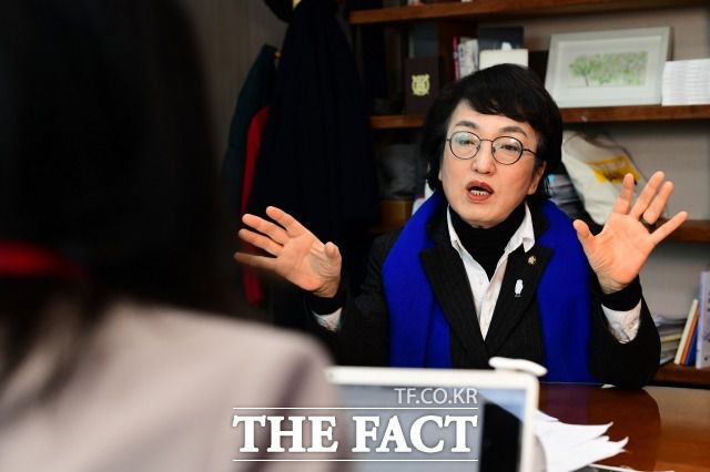 김 의원 지난 18일 노회찬재단을 방문하는 등 정의당 표심도 공략하고 있다. /남윤호 기자