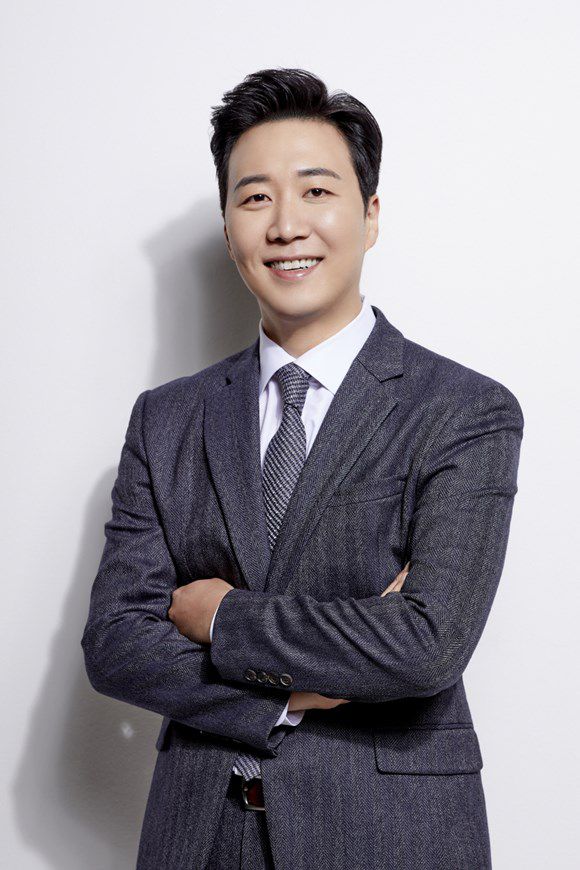 프리를 선언한 아나운서 도경완이 블리스엔터테인먼트와 전속계약을 체결했다. /블리스엔터테인먼트 제공