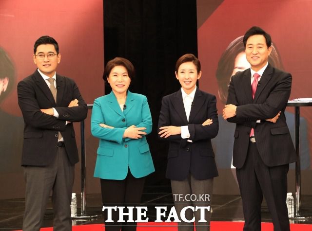 26일 국민의힘 서울시장 보궐선거 예비후보들은 치열한 마지막 토론을 벌였다. 오신환(왼쪽부터), 조은희, 나경원, 오세훈 국민의힘 서울시장 예비후보가 상암동 DDMC에서 열린 채널A 서울시장 TV토론회에 출연한 모습. /국회사진취재단