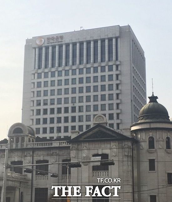 한국은행의 4일 발표에 따르면 지난해 국내총생산과 1인당 국민소득이 모두 감소했다. IMF 금융위기 이후 처음 있는 일이다. /더팩트DB