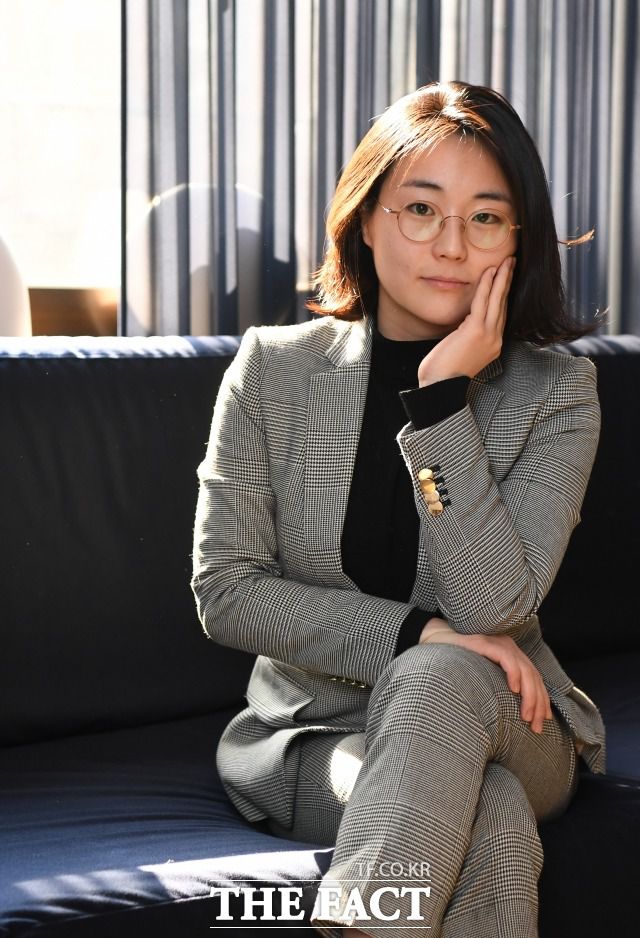 신지예 한국여성정치네트워크 대표는 5일 4.7 서울시장 보궐선거 무소속 출마를 선언했다. 지난 2018년에 이어 두 번째다. 신 대표는 출마 선언에서 "우리의 고통에 기생해온 기득권 세력들과 결별할 때"라며 여야를 비판했다. /임세준 기자