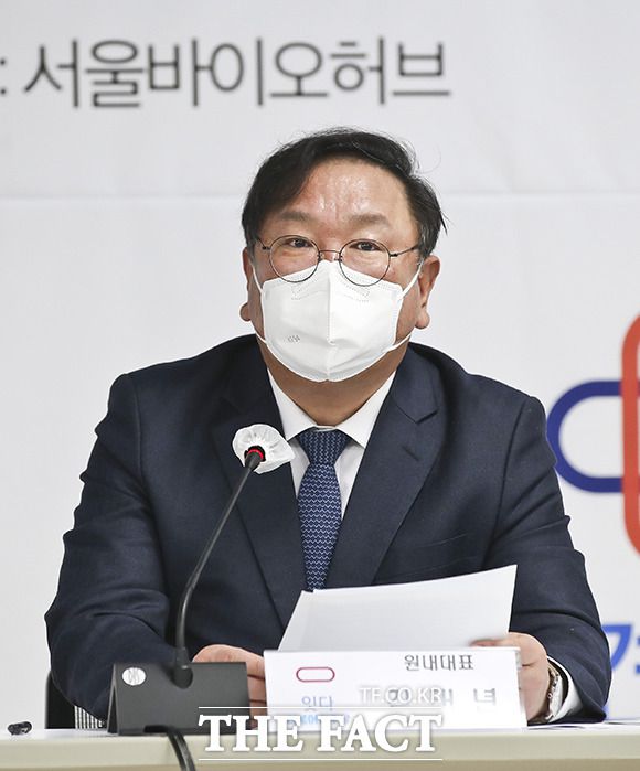 김태년 민주당 원내대표는 윤 총장을 향해 "권력욕에 취해 검찰총장의 직위를 이용한 최악의 총장으로 기록될 것"이라고 힐난했다. /국회사진취재단