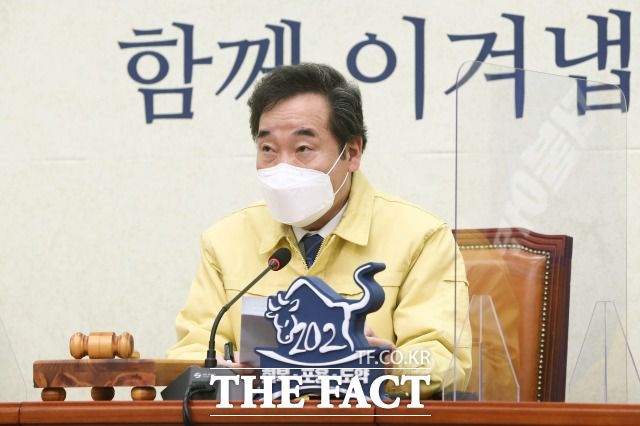 더불어민주당은 윤 총장 사퇴 이후 행보를 주시하고 있다. 지난달 26일 국회에서 열린 최고위원회의에서 발언하는 이낙연 더불어민주당 대표. /남윤호 기자