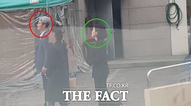 바른미래당 공천 논란의 중심지인 서울 노원병에서 안철수 후보의 부인 김미경 서울대 교수(오른쪽, 초록색 원)와 김근식 경남대 교수가 지난 2018년 5월 1일 선거구를 누비는 모습이 포착됐다. /더팩트 DB