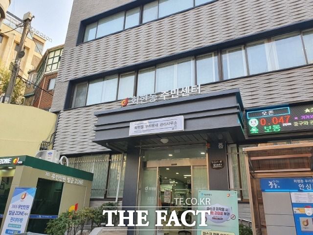 <더팩트>가 만난 중구 회현동 주민들은 박 후보에 대해 '무난하다', '깨끗하다'는 이미지를 갖고 잇었다. 역대 서울시장 선거에서 중구 회현동은 여야 표심이 비교적 팽팽한 곳이다. (6회 때는 정몽준 새누리당 후보가 1396표, 박원순 새정치민주연합 후보는 1041표였다. 또 7회 때는 박원순 민주당 후보는 849표, 김문수 자유한국당 후보가 742표) /박숙현 기자