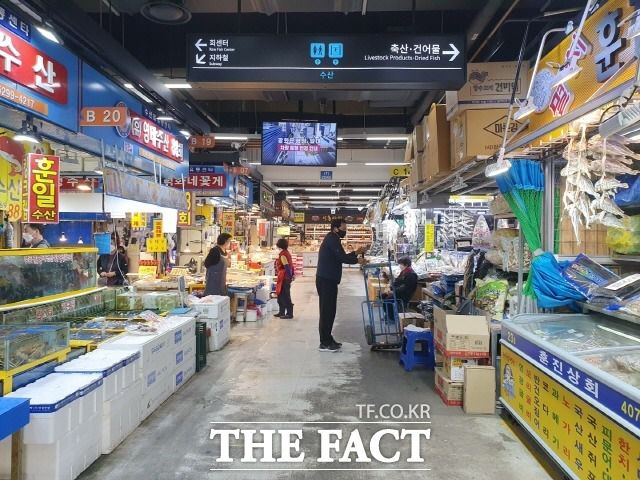 지난 2월 26일 가락시장을 방문한 박 후보를 봤던 상인들은 '구독경제'에 대해 긍정 평가했다. /박숙현 기자