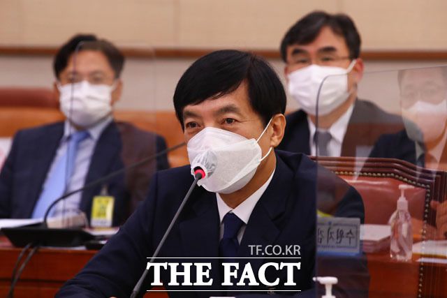 이성윤 지검장의 변호인은 23일 기자단에 입장문을 보내고 "업무일지에는 검찰총장 보고사실이 명백히 기재돼 있다"고 했다. /남윤호 기자