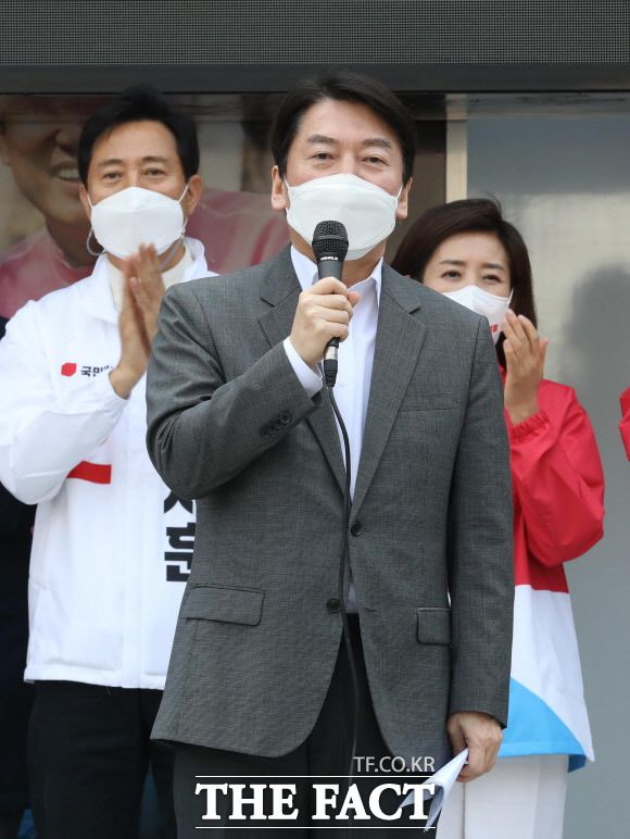 오 후보 지원 유세에 나선 안철수 국민의당 대표는 "정권 교체 교두보를 놓을 수만 있다면 저 안철수 목이 터지더라도 야권 단일후보 오세훈 후보를 백번 천 번 외치겠다"고 했다. /국회사진취재단