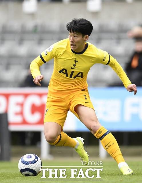 토트넘 손흥민이 부상을 딛고 약 3주 만에 그라운드에 복귀해 4일 뉴캐슬전 후반을 소화하고 있다./뉴캐슬=AP.뉴시스