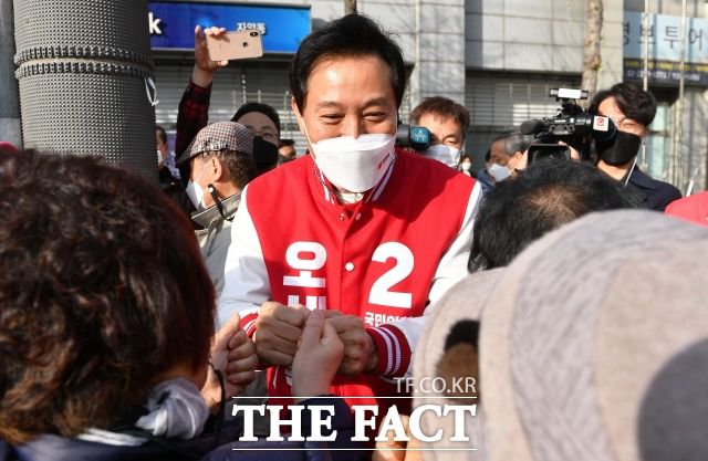 6일 4.7 재보궐선거 공식 선거운동 마지막 날 국민의힘 오세훈 후보와 야권 인사들은 막판 유세 총력전을 펼쳤다. 이날 서울 광진구 자양사거리에서 오 후보가 지지를 호소하고 있다. /국회사진취재단