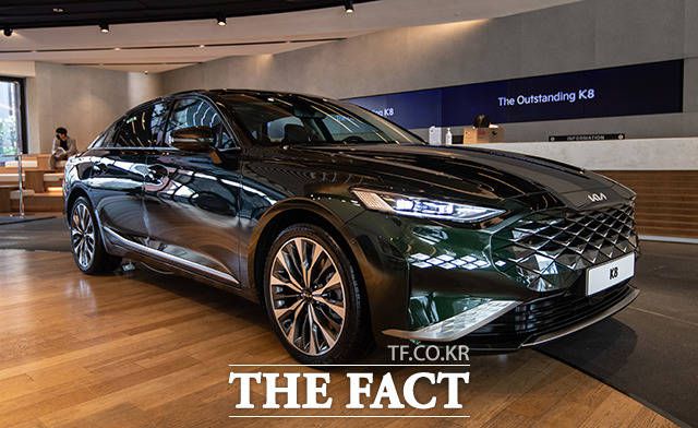 기아가 8일 브랜드 첫 번째 모델 'K8'의 온라인 발표회를 열고 전국 엉업점에서 본격적인 판매를 시작했다. /이동률 기자