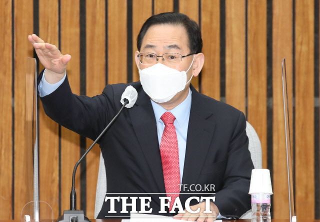 주호영 국민의힘 당대표 권한대행은 13일 재선 의원들의 거취 요구에 대해 "국민의당과 합당 문제가 정리되고 고민해보겠다"고 했다. /국회사진취재단