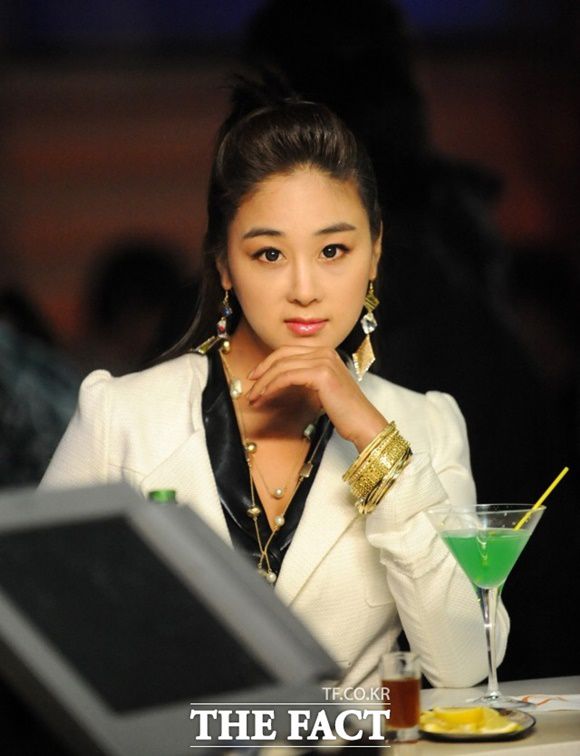 방송인 함소원을 둘러싼 각종 방송 조작 논란이 불거졌다. 함소원은 "과장된 연출"이었다며 사과했다. 조작과 과장된 연출, 의미하는 바가 분명 다르다. /더팩트 DB