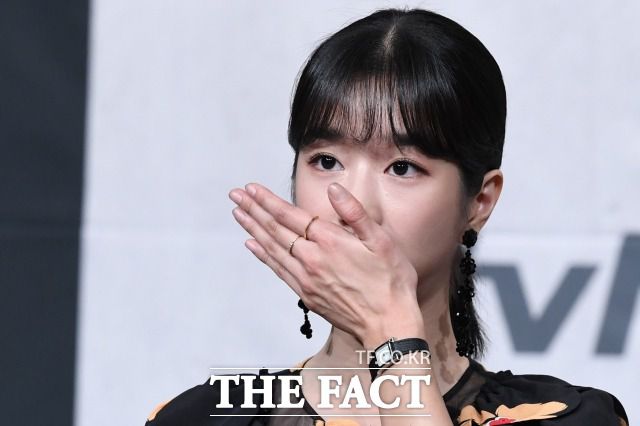 배우 서예지가 8일 오후 서울 영등포구 타임스퀘어 아모리스홀에서 열린 tvN 드라마 '무법변호사'의 제작 발표회에 참석해 취재진의 질문을 듣고 있다. 2018. 05. 08 남윤호 기자