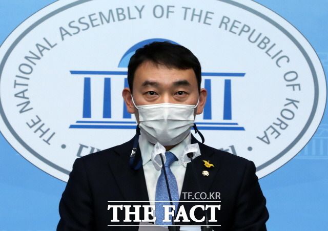 김용민 더불어민주당 의원이 16일 최고위원 출마를 선언했다. 국회 소통관에서 최고위원 출마 선언 기자회견하는 김 의원. /국회사진취재단