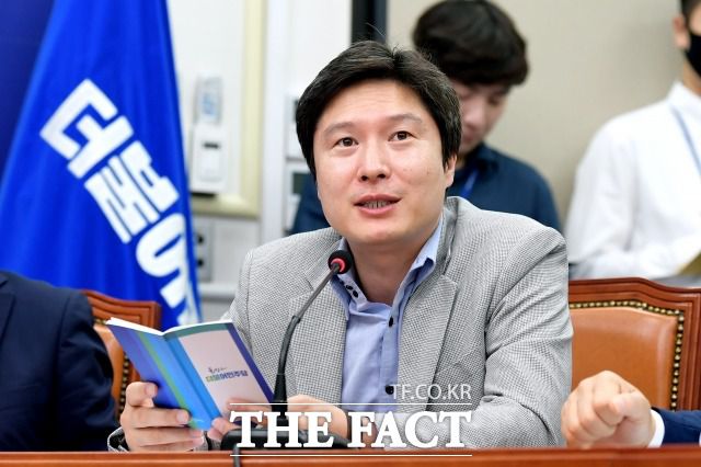 20대 국회에서 '조금박해'라 불렸던 김해영 전 의원, 조응천 의원은 이번에도 소수 의견을 냈다. 2020년 6월 12일 최고위에서 발언하는 김 전 의원. /이선화 기자