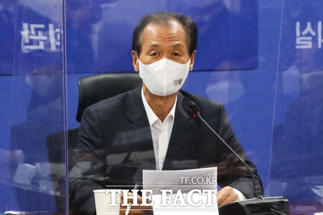 강원도가 추진 중인 차이나타운 사업을 반대하는 청원이 56만명을 돌파했다. 지난 1월 최문순 강원도지사가 당정협의에 참석한 모습. /남윤호 기자