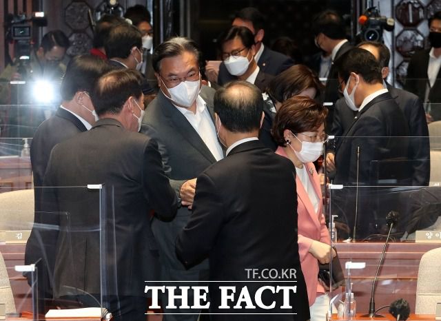 당내 최다선 의원인 정진석 의원은 불출마 의사를 공식화했다. 이에 따라 당 대표 후보군이 좁혀진 가운데 초선의원이 나서야 한다는 목소리가 나온다. /남윤호 기자