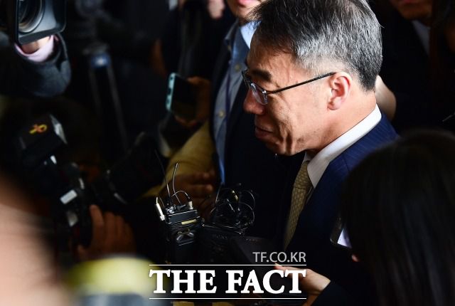 임종헌 전 법원행정처 차장의 2020년 7월 21일 재판에 증인으로 나온 이현숙 전 통합진보당 의원은 "정치적으로 좌지우지됐다는 사실을 알고 너무 분노했다. 시민으로서 과연 공정한 재판을 받을 수 있을까 의심이 들게 했다"고 증언했다. 사진은 2018년 10월 피의자 신분으로 검찰에 출석한 임 전 차장의 모습. /임세준 기자