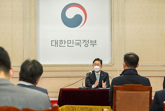 일각에서 제기되는 이재용 삼성전자 부회장 사면론에 대해서는 "이 부회장이라고 해서 예외가 될 수는 없다"며 선을 그었다. /법무부 제공