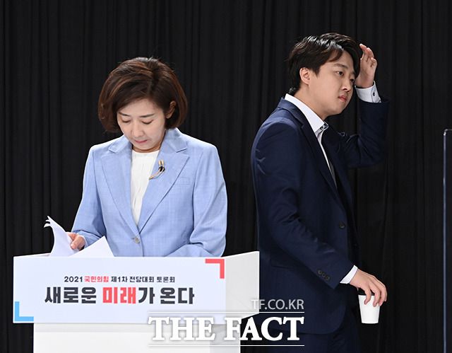 나 후보는 이 후보의 거친 발언에 대해 '이준석 리스크'라고 지적했다. 이 후보는 이에 대해 '문빠·달창이라고 하신 분이 누구냐'며 반박했다. /국회사진취재단