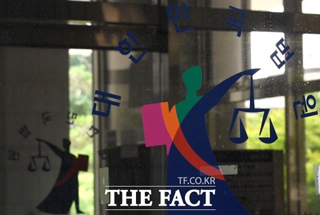 서울중앙지법 민사합의34부(김양호 부장판사)는 전날(7일) 강제징용 피해자 송모 씨 등 85명이 일본제철 주식회사 등 일본기업 16곳을 상대로 낸 손해배상 소송에서 원고 측 청구를 각하했다. /이새롬 기자