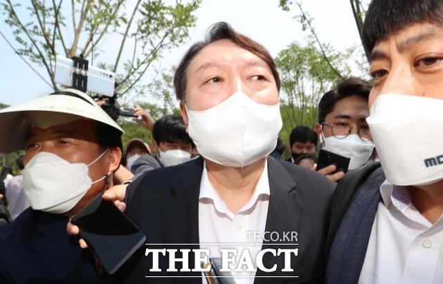 이 대변인은 윤 전 검찰총장이 이준석 국민의힘 대표, 김종인 전 위원장과 "교감하고 있다"고 밝혔다. 지난 9일 우당 이회영 선생 기념관 개관식에 참석한 윤 전 총장. /이동률 기자