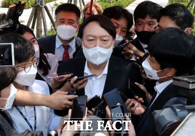 추미애 전 법무부 장관은 23일 윤석열 전 검찰총장과 갈등에 대해 "진실에 기반하지 않은 하나의 프레임"이라고 말했다. 사진은 윤 전 총장이 지난 9일 서울 중구 남산예장공원 개장식에 참석하는 모습. /이동률 기자