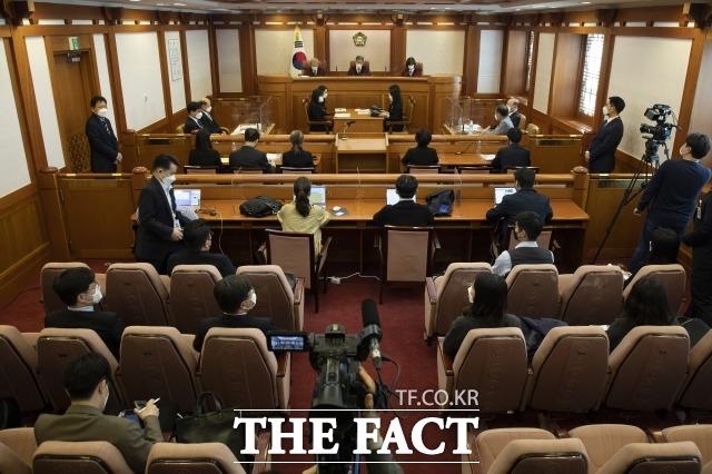 이선애 재판관은 홀로 반대 의견을 냈다. 이 재판관은 "징계를 청구한 법무부 장관이 국회의원 직을 겸하고 있었기 때문에 준사법기관인 검찰총장의 직무수행상 정치적 중립성 훼손과 밀접한 관련이 있었다"고 말했다. 사진은 기사와 직접 관련 없음/더팩트 DB