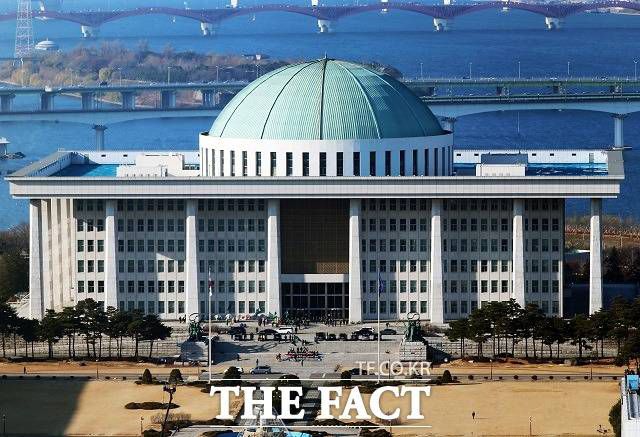 국회에서는 음주운전을 예방하기 위한 취지의 법안 발의가 이어지고 있다. 아예 음주 상태에선 차 시동이 걸리지 않게 하는 내용의 법안도 있다. 다만 현재 상임위에 계류 중으로 본회의 통과 여부는 미지수다. /더팩트 DB