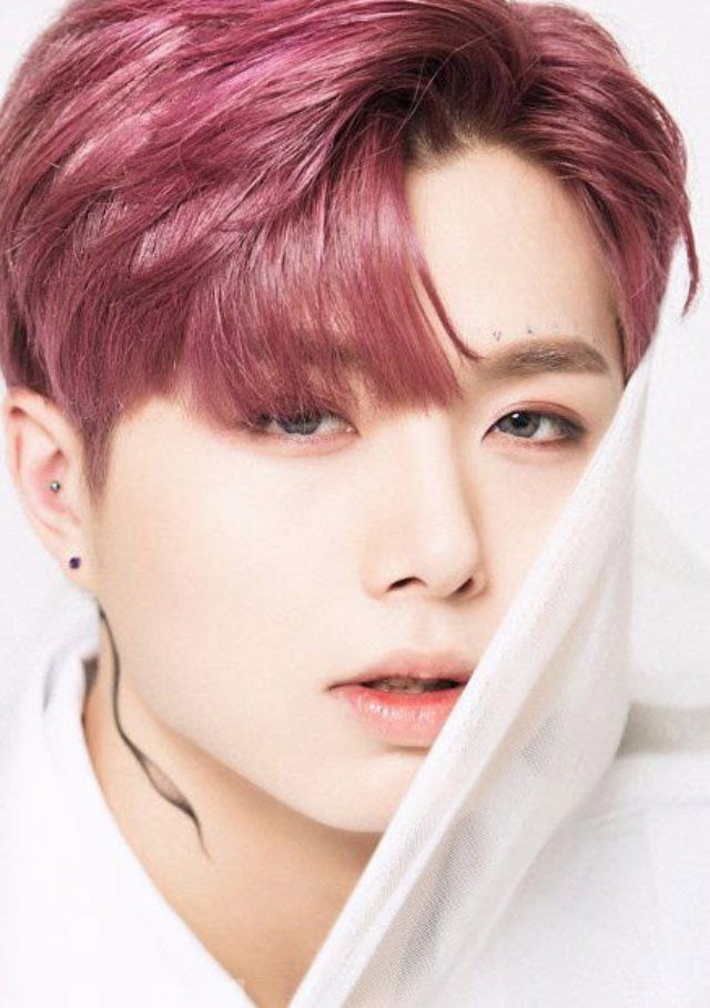 그룹 느와르 멤버 김민혁이 코로나19 양성 판정을 받은 가운데, 뮤지컬 '온에어-스핀오프'에도 비상이 걸렸다. /럭팩토리 제공