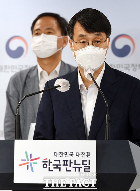 최성유 여성가족부 청소년정책관이 '셧다운제 폐지 및 청소년의 건강한 게임이용 환경 조성방안'과 관련해 브리핑을 하고 있다.