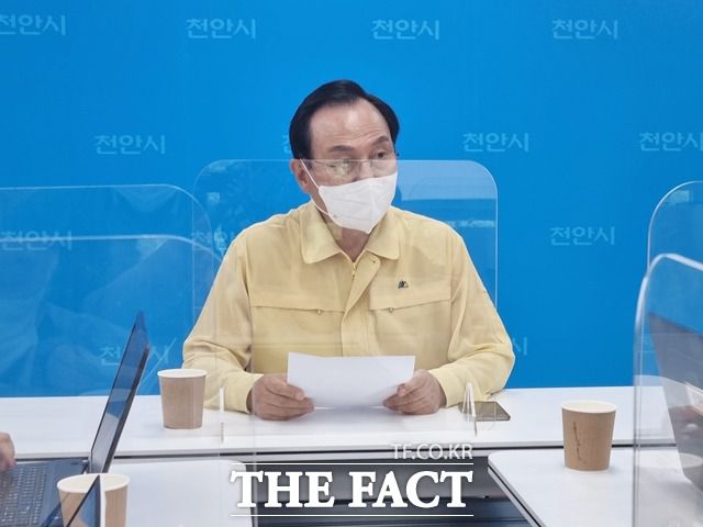 박상돈 천안시장이 지난 16일 전 시민을 대상으로 재난 지원금을 지급 할 시 310억원이 필요하다며 전 시민지급에 반대 의견을 피력했다./ 더팩트DB