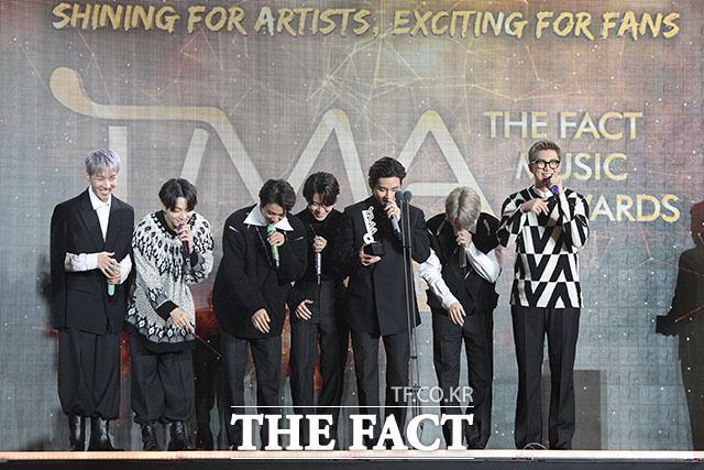 아미 향해 감사 인사!