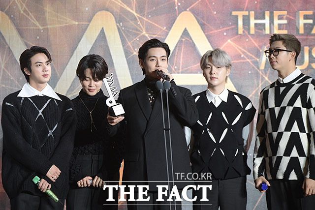 아미 향한 소감 전하는 BTS.