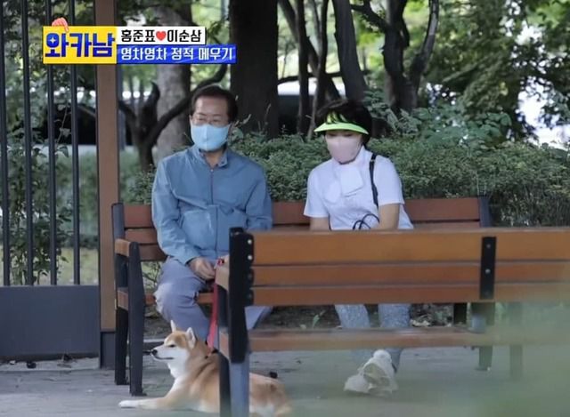 국민의힘 대선 주자인 홍준표 의원이 지난달 28일 방영된 TV조선 예능 프로그램 '와이프 카드 쓰는 남자'에 출연해 아내 이순삼 씨와 연애담과 일상생활 등을 소개했다. /TV조선 '와카남' 영상 갈무리