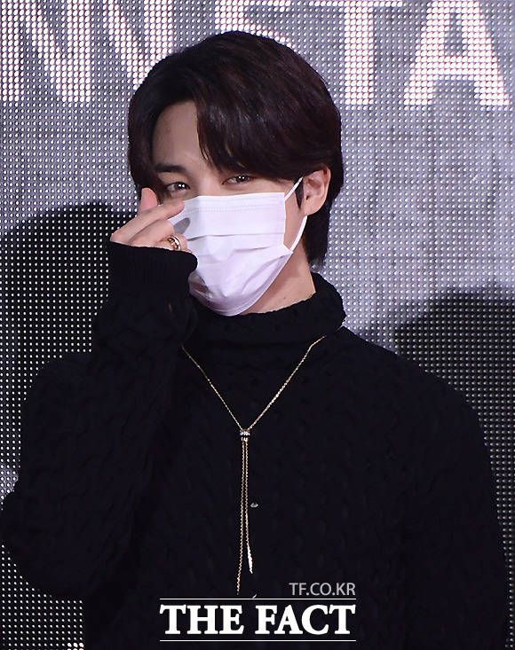 2일 더팩트가 주최하고 팬앤스타(FAN N STAR)가 주관하는 '2021 TMA' 사전행사 레드카펫에서 그룹 방탄소년단(BTS) 지민이 포즈를 취하고 있다. /인천=이새롬 기자