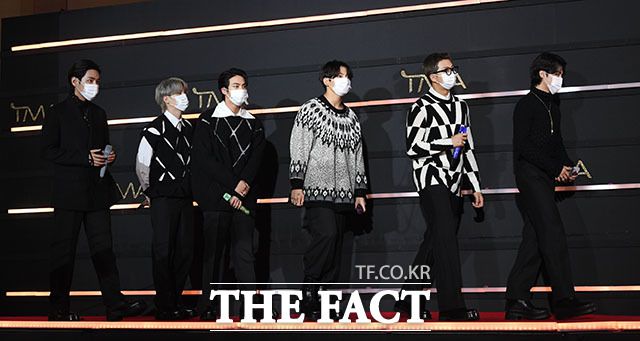 '2021 TMA' 레드카펫 밟는 BTS.