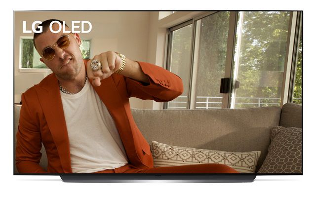 세 편의 시리즈로 제작된 영상은 트레비스 켈시가 올레드 TV를 활용하는 일상을 담았다. /LG전자 제공