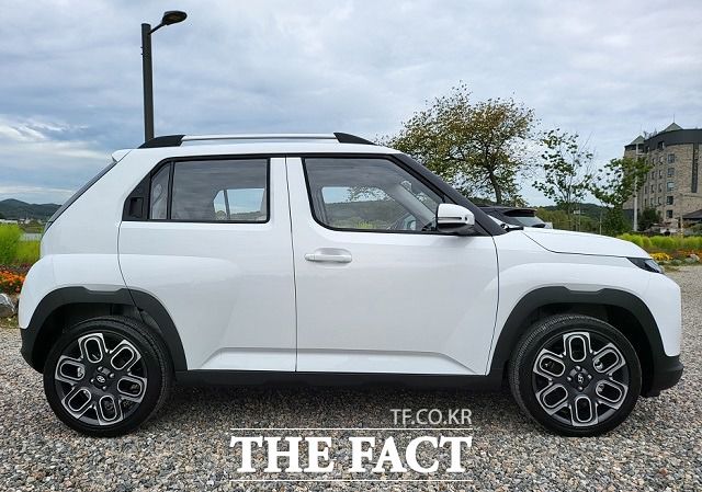 캐스퍼의 측면은 SUV 특유의 캐릭터 라인이 인상적이다.