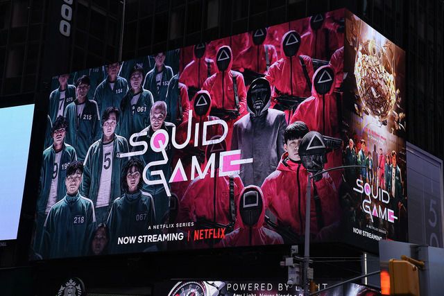 블룸버그 통신은 "한국 드라마 '오징어 게임'에서 볼 수 있듯 한국의 콘텐츠 생산 능력은 세계 엔터테인먼트 산업을 지배하고 있는 할리우드에 필적할 만하다"고 평가했다. 온 지구촌이 열광하면서 넷플릭스 주가는 사상 최고치를 경신하기도 했다. /넷플릭스 코리아