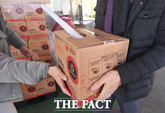 정부는 중국에서 '수출 제한 조치'로 국내로 들여오지 못하고 있던 요소 1만 8700톤에 대한 수출 절차를 진행한다고 밝혔다. 이는국내 소요량의 3달치에 해당하는 물량으로 당장 요소수 대란의 '급한 불'은 끌 수 있을 것으로 보인다.