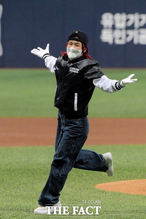 KS 2차전, 완벽하게 시구 완료!