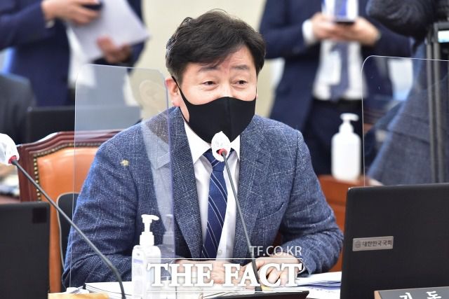 기동민 더불어민주당 국방위원회 간사는 <더팩트>와 통화에서 25일 논의되는 병역법 개정안 관련 "당 내에서 논의된 바는 없다"고 밝혔다. 이어 "한 두 번 논의할 문제가 아니다. 신중하게 검토하겠다"고 했다. /남윤호 기자