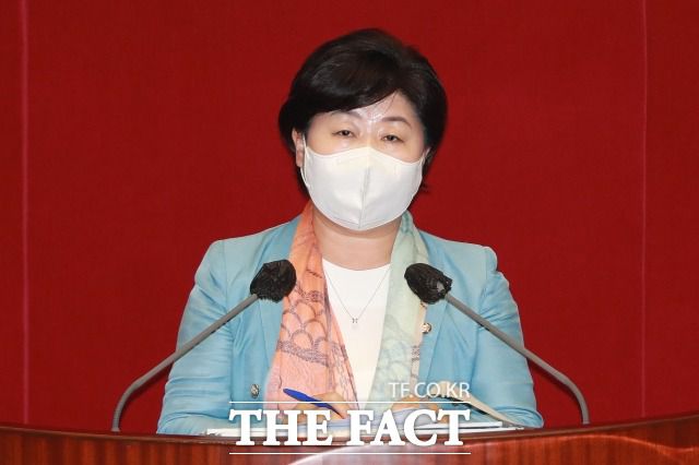 더불어민주당 선거대책위원회 총괄상활실장을 맡은 서영교 의원이 19일 당사에서 "이재명 대선 후보 형수 욕설 음성 원본 파일을 유포하거나 틀 경우 위법·법적 처벌 대상이 된다"고 밝혔다. 지난 9월 국회에서 교육·사회·문화에 관한 대정부질문을 하고 있는 서 의원. /남윤호 기자