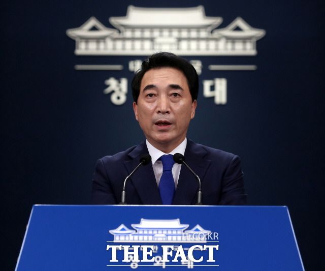 박수현 청와대 국민소통수석은 21일 오후 서면 브리핑에서 "문재인 대통령은 순방 현지에서 조해주 상임위원의 사의 표명을 보고받고 이를 수용했다"고 밝혔다. /뉴시스