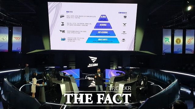 15일 오후 열린 '2022 WCK 스프링' 개막 미디어데이에서 오상헌 라이엇게임즈코리아 e스포츠 총괄이 와일드 리프트 e스포츠 계획을 설명하고 있다. /종로=최승진 기자