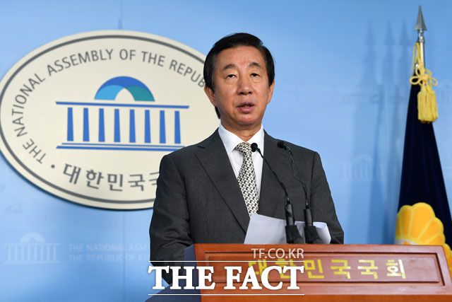 대법원 1부(주심 김선수 대법관)는 17일 뇌물수수 등 혐의로 기소된 김성태 전 의원에게 징역 1년에 집행유예 2년을 선고한 원심을 확정했다./더팩트 DB